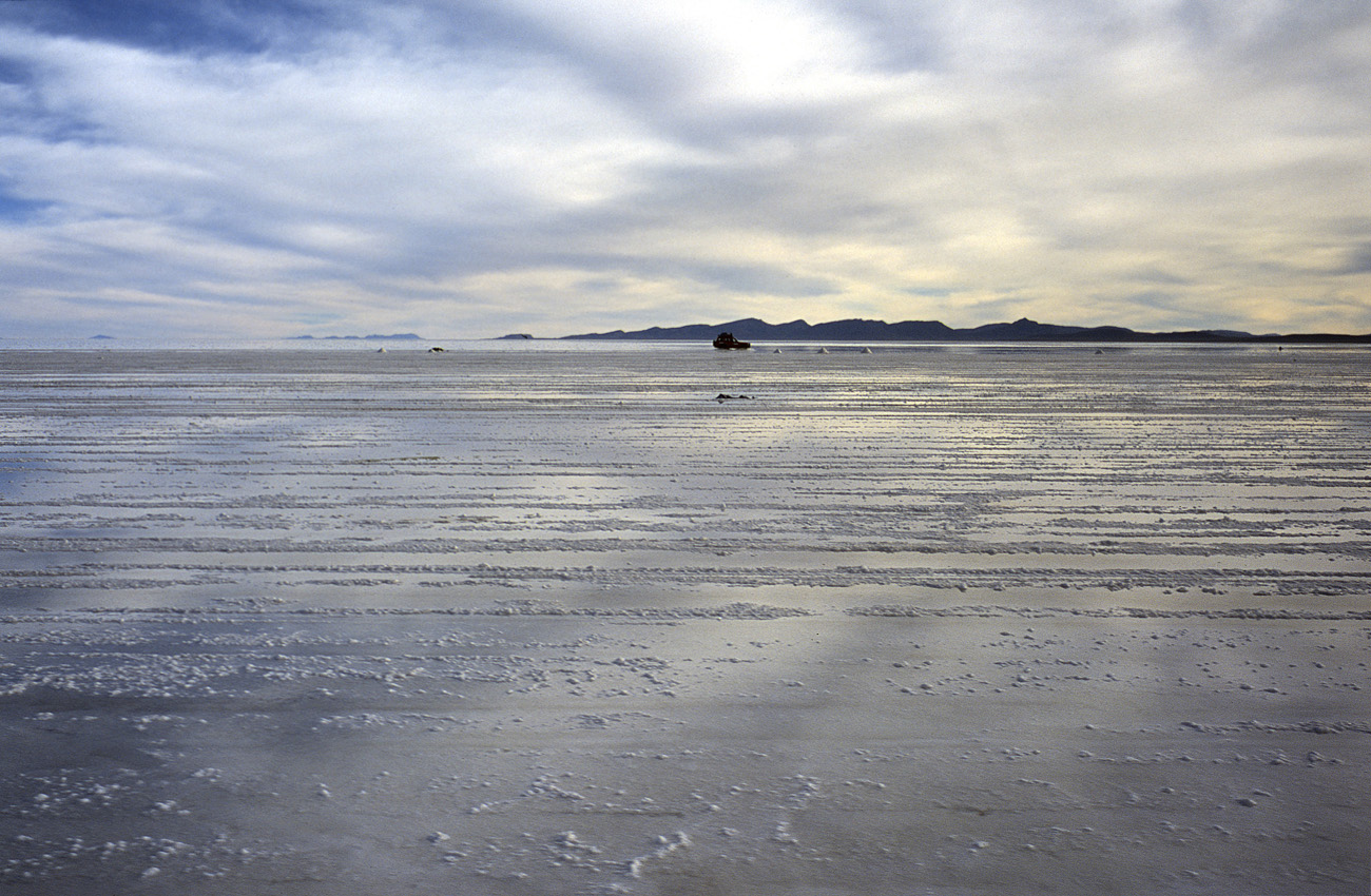 chi_4_20 4x4_salar.jpg - Uyuni salar d'Uyuni cap au jugé vers la terre ferme !